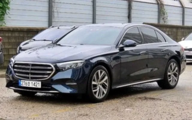 수원중고차판매시세 E-클래스 W214 E220d 4MATIC 매물 사진 1 - 2024/09 51,107km